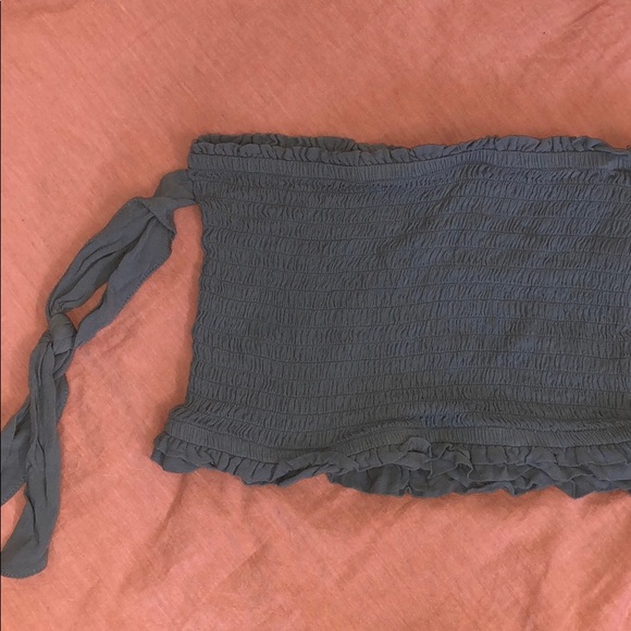 Adorable blue top that ties around shoulders&arms - Picture 2 of 4